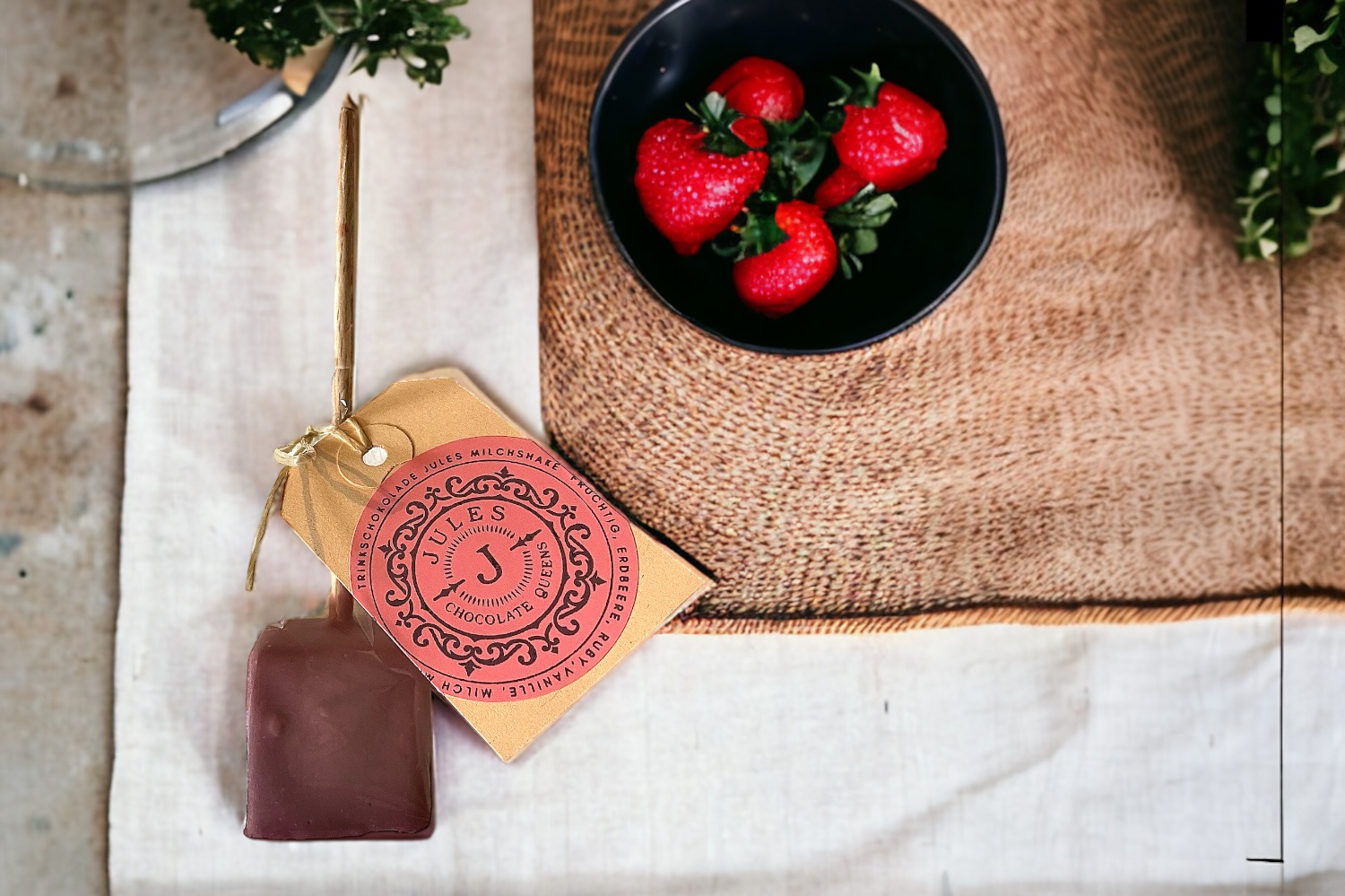 "Erdbeer Milchshake" - Trinkschokolade am Stiel 